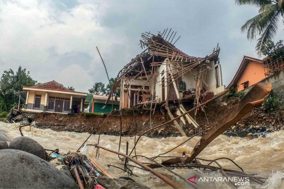 BMKG beri peringatan 19 provinsi berpotensi terdampak banjir bandang