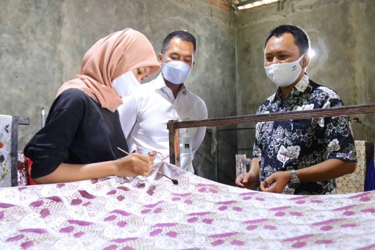 Pemkab Kudus tetapkan kain batik Kudus sebagai seragam ASN