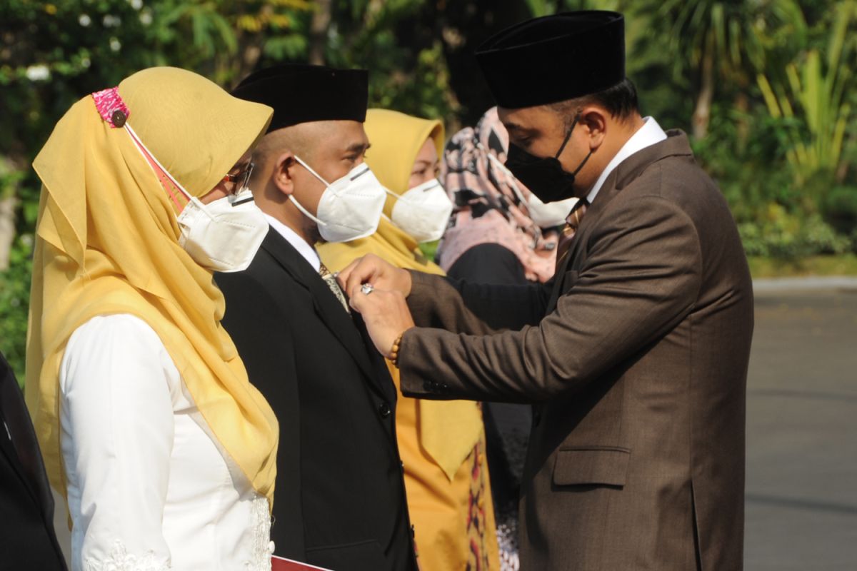 30 ASN Pemkot Surabaya dapat penghargaan Satyalancana Karya Satya 2021