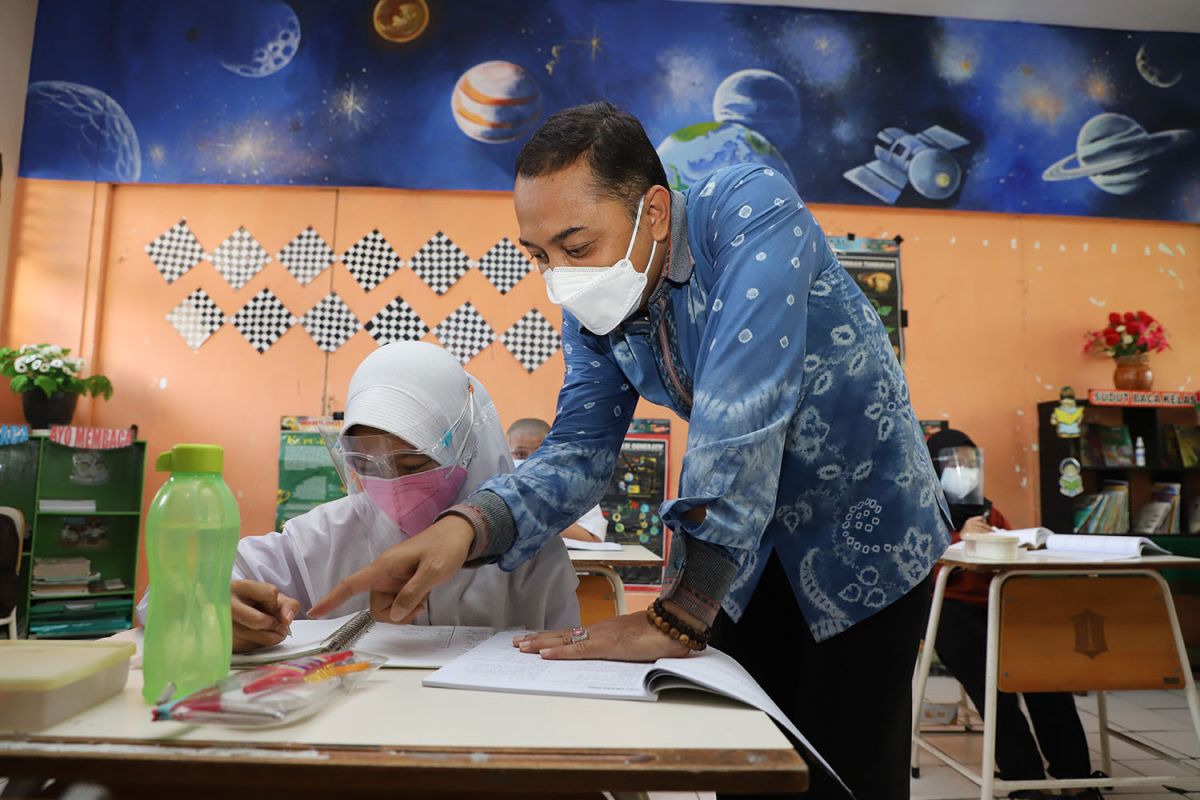 UMKM di Kota Surabaya dilibatkan buat seragam anak sekolah