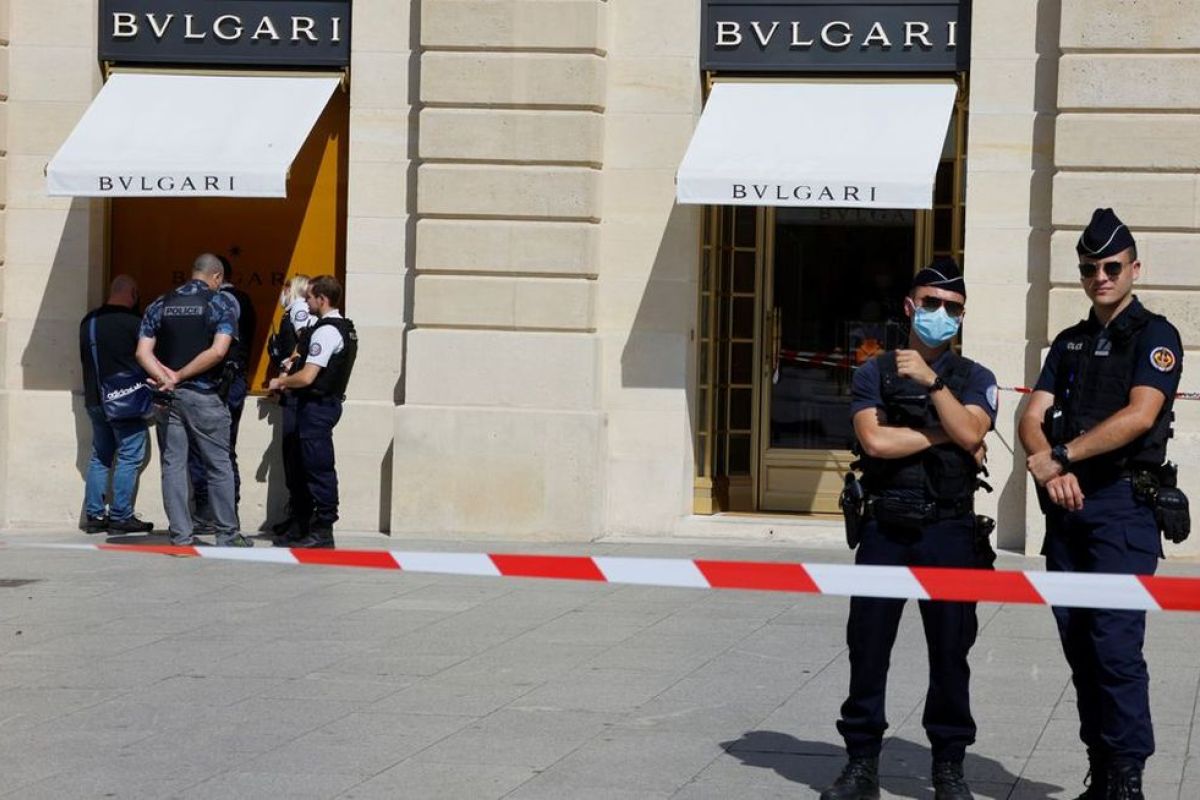 Perhiasan 10 juta euro di Bulgari Paris digasak perampok