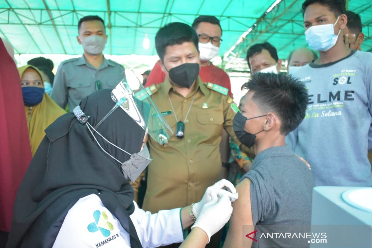 Bupati Satono apresiasi masyarakat Jawai antusias ikut vaksinasi