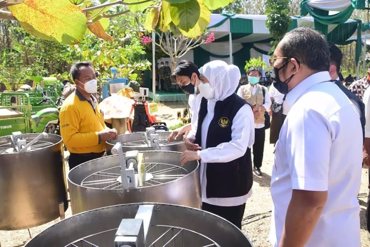 Pemprov Jatim bantu alat produksi kepada petani hutan di Madiun