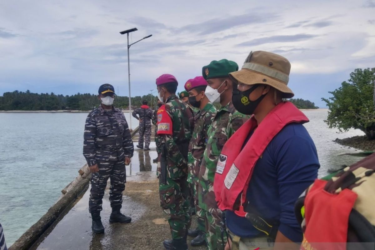 TNI AL serahkan kebutuhan pokok bagi prajurit penjaga pulau terluar
