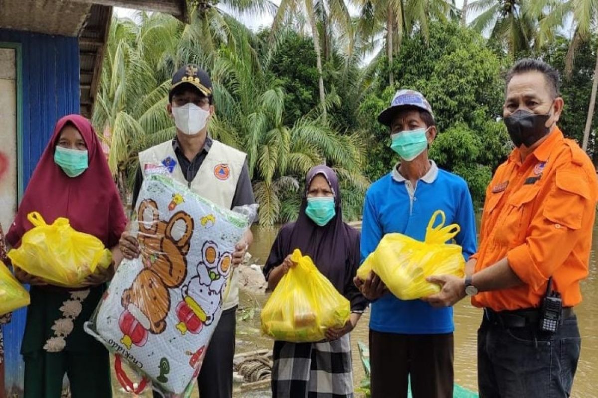 Bupati Mura kembali salurkan ratusan paket sembako kepada korban banjir