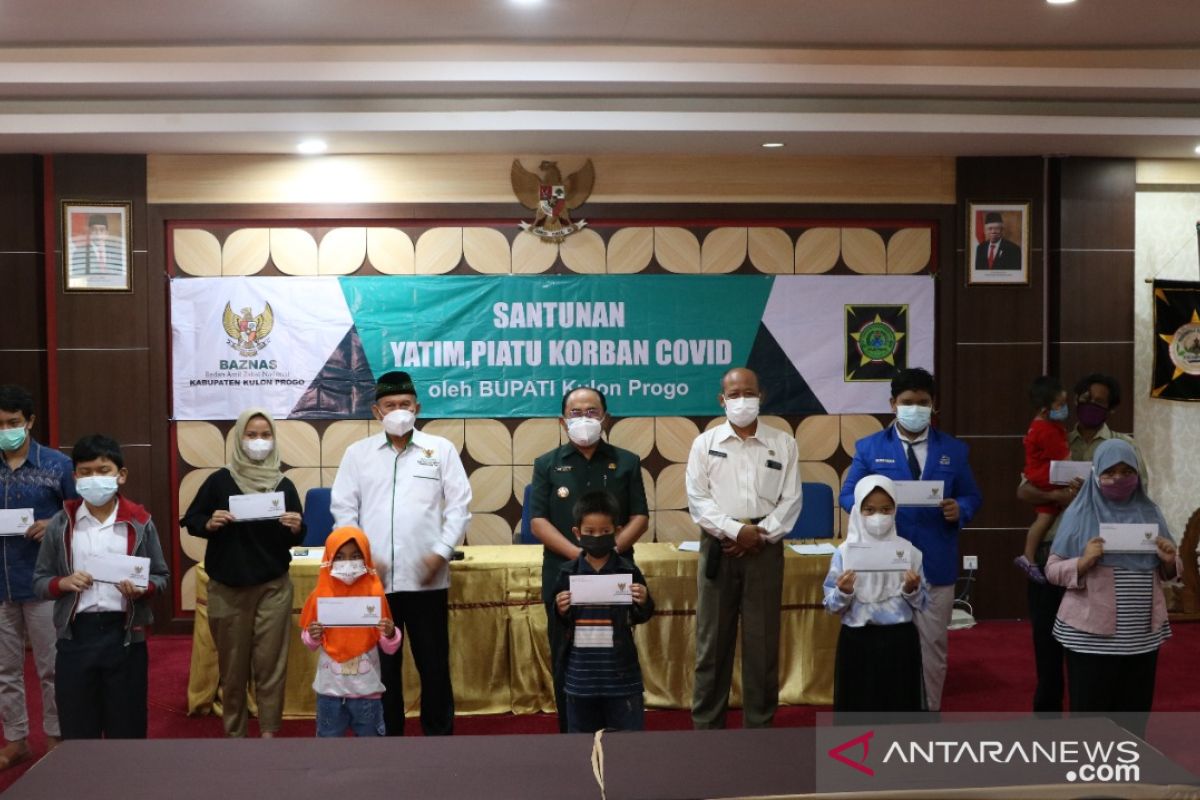 Pemkab Kulon Progo bersama BAZNAS santuni anak yatim piatu korban COVID-19