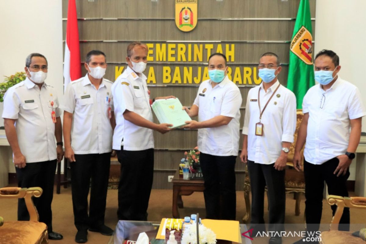 Pemkot terima puluhan sertifikat jalan dari Kantor ATR/BPN Banjarbaru