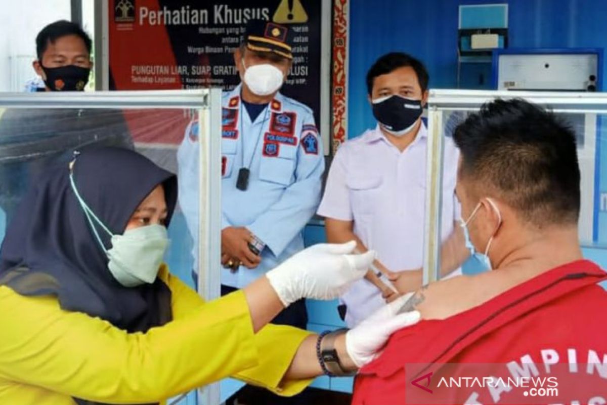 65 WBP Lapas Tanjung Pandan ikuti vaksinasi COVID-19