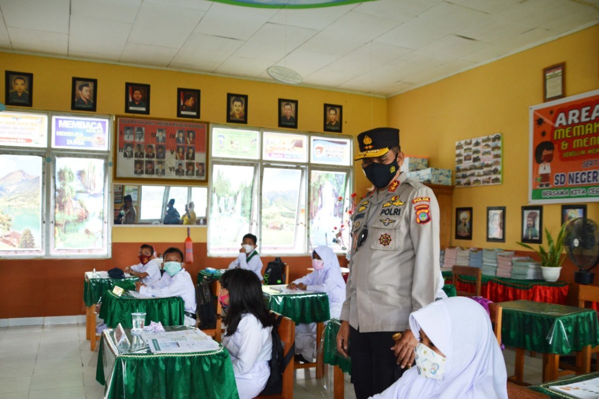 Kapolda Gorontalo pantau penerapan prokes di SDN 2 Telaga Biru