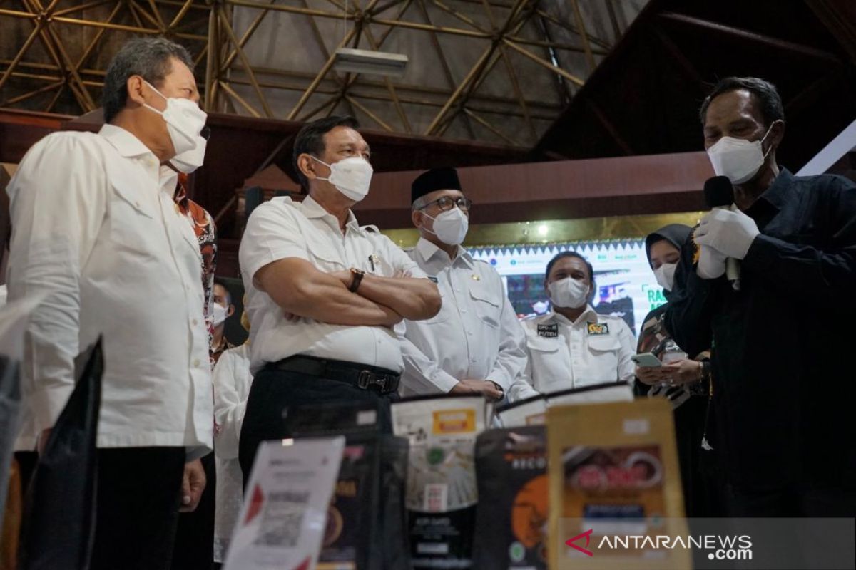 Menko Luhut luncurkan Gernas BBI ragam Aceh, ikan vs kopi