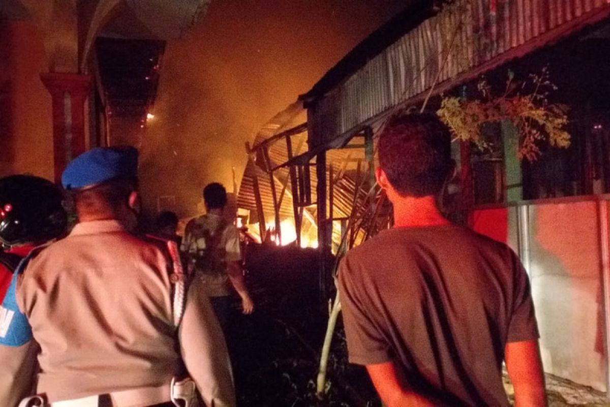 Polres Manggarai Barat selidiki penyebab kebakaran warung Labuan Bajo