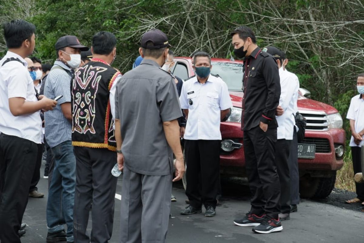 Bupati Kapuas Hulu tinjau pembangunan infrastruktur daerah perbatasan