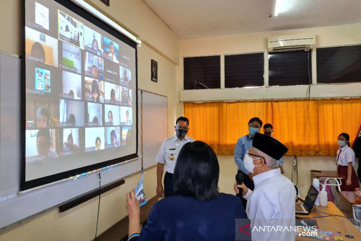 Wapres dan Gubernur DKI tinjau PTM di sejumlah sekolah