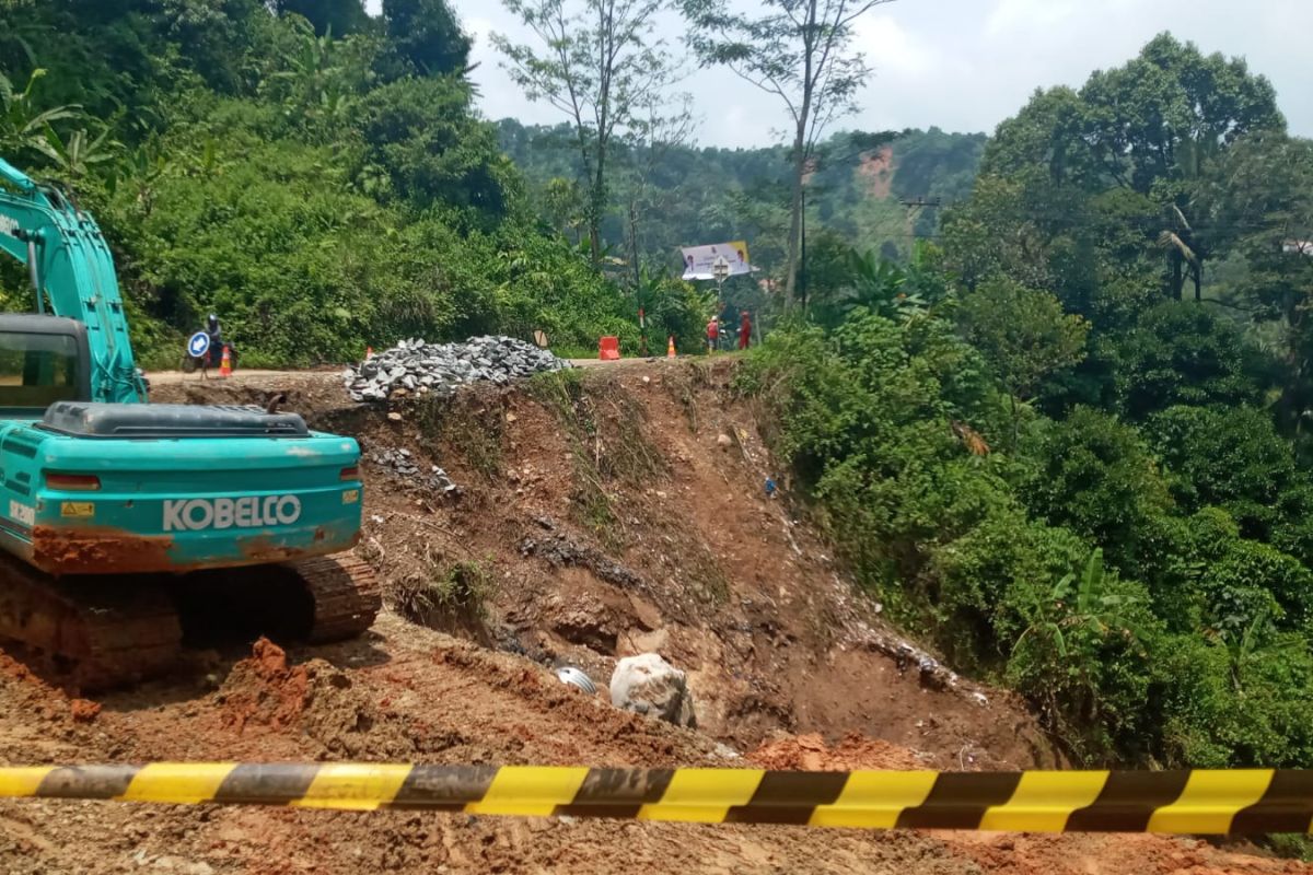 Gubernur Wahidin  imbau warga waspadai banjir dan longsor