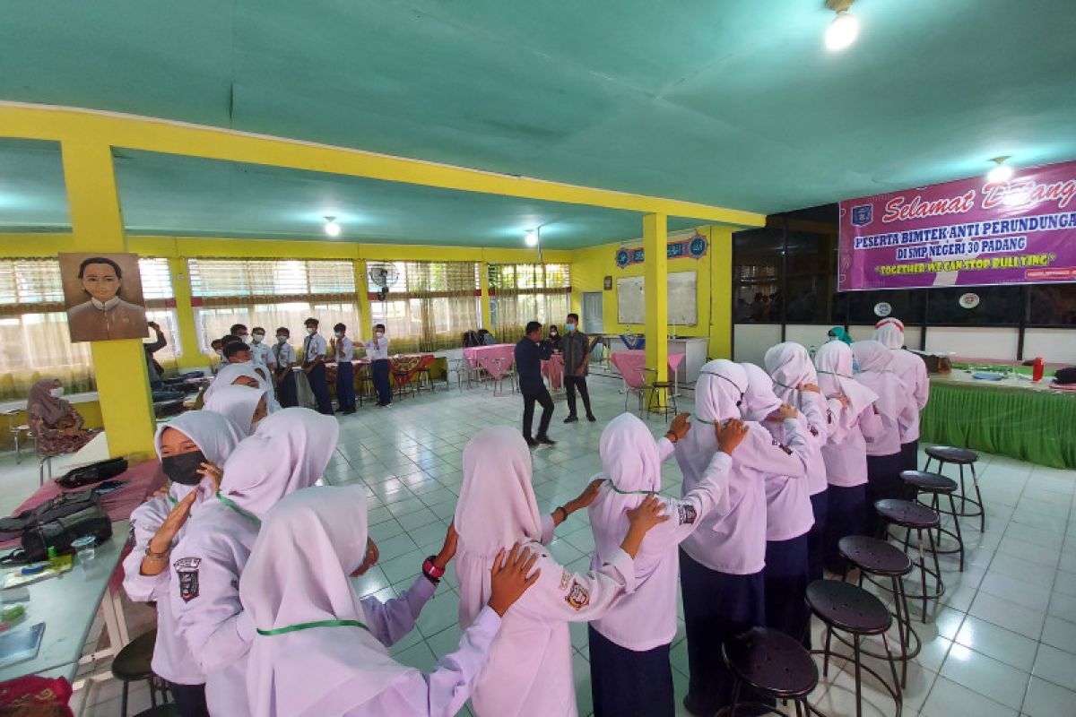 Cegah perisakan di sekolah,  SMPN 30 Padang bentuk  agen antiperundungan dari kalangan pelajar