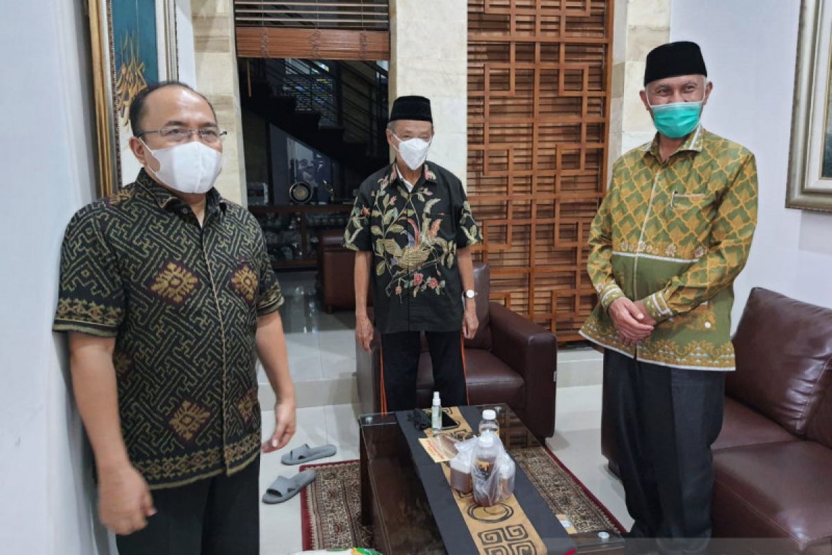 Gubernur Sumbar Mahyeldi bersilaturahmi ke kediaman Buya Syafii Maarif, ini pesan buya