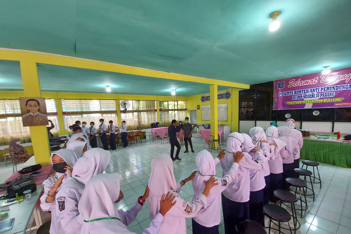 SMP 30 Padang membentuk agen antiperundungan