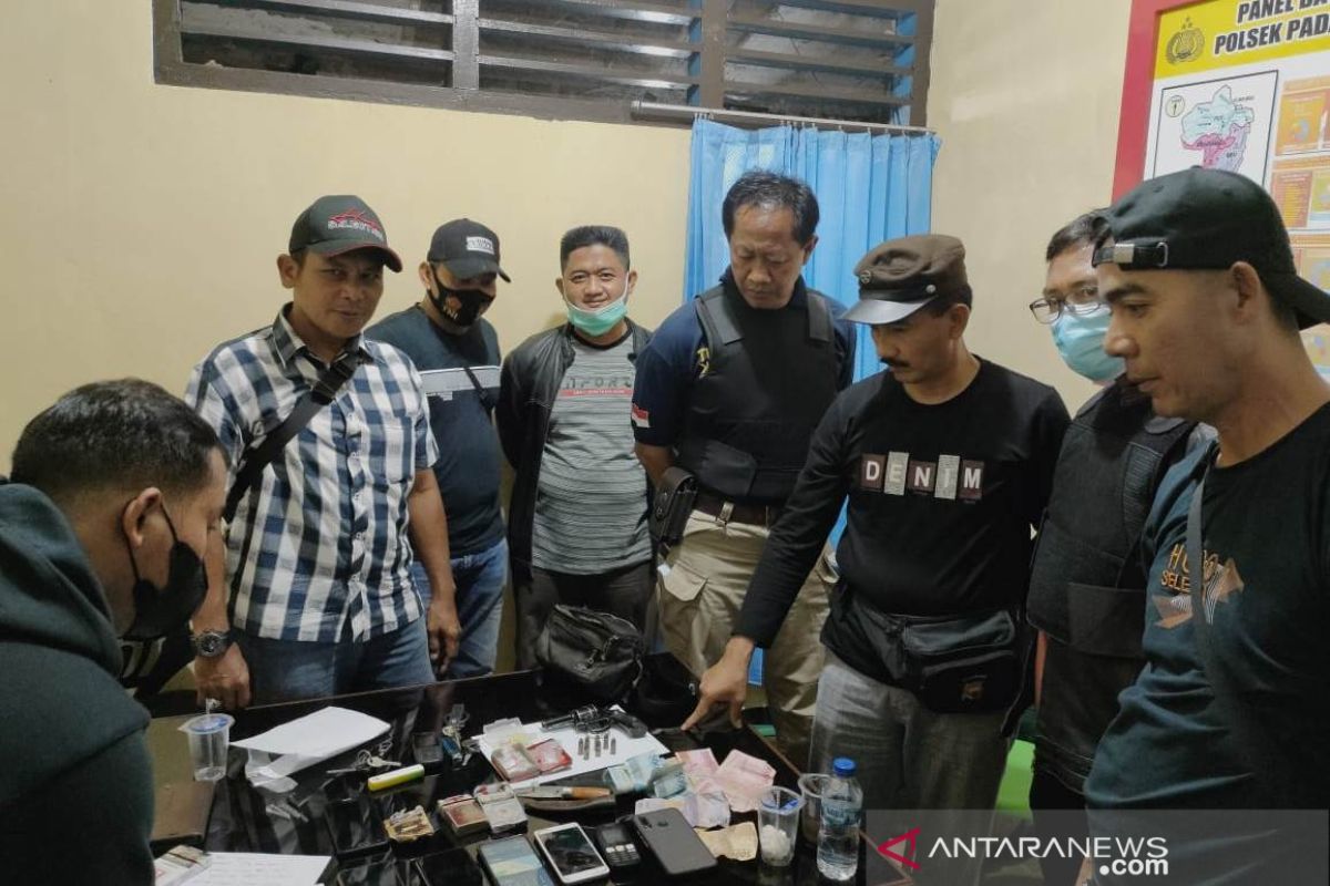 Polisi tangkap bandar dan tujuh pemakai narkoba di Binduriang
