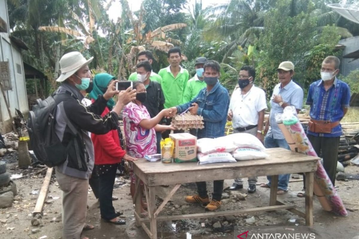 PNNB Tapsel serahkan bantuan korban kebakaran Angkola Sangkunur