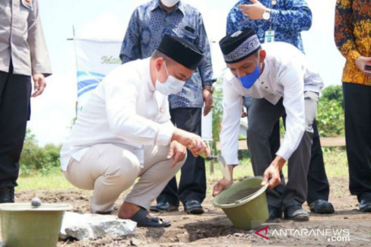 Walikota Pangkalpinang lakukan peletakan batu pertama pembangunan Masjid Baitur Rahman