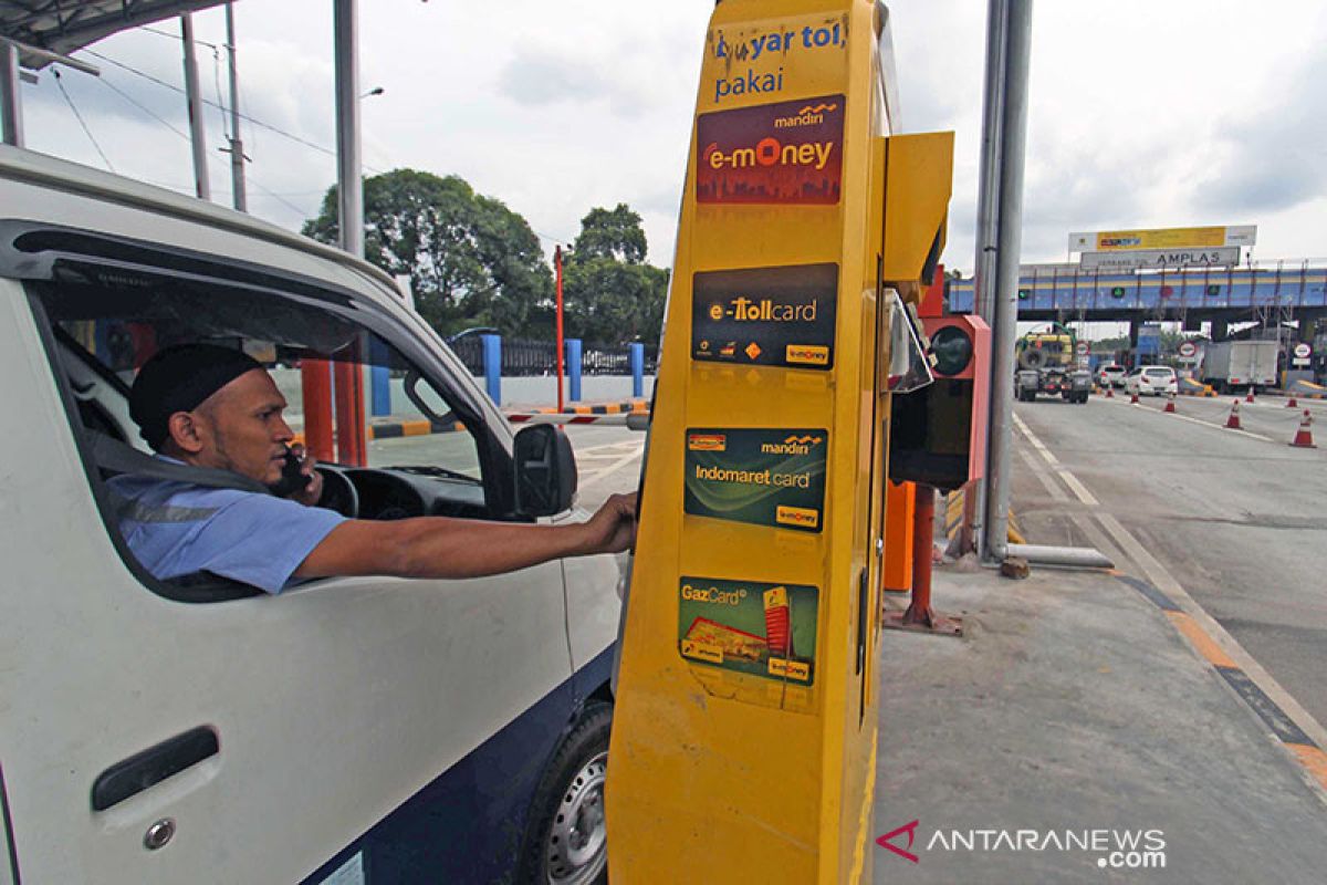 Bayar tol nirsentuh minimalisir kemacetan dan emisi gas buang