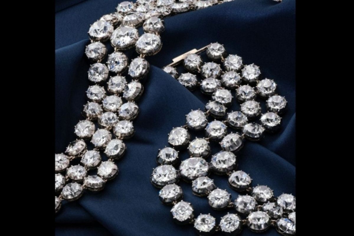 Gelang berlian "rahasia" Marie Antoinette akan dilelang