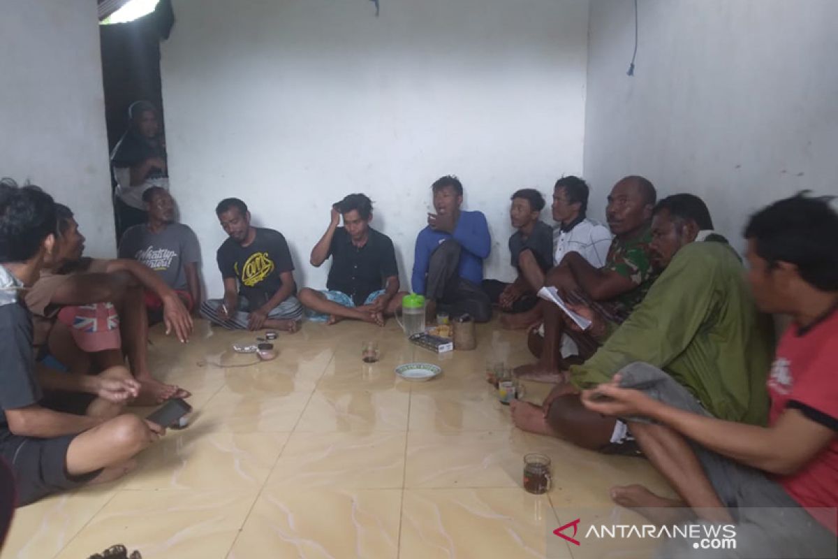 SAR Ambon perpanjang waktu pencarian 25 ABK korban terbakar KM Hentri, kepedulian sosial