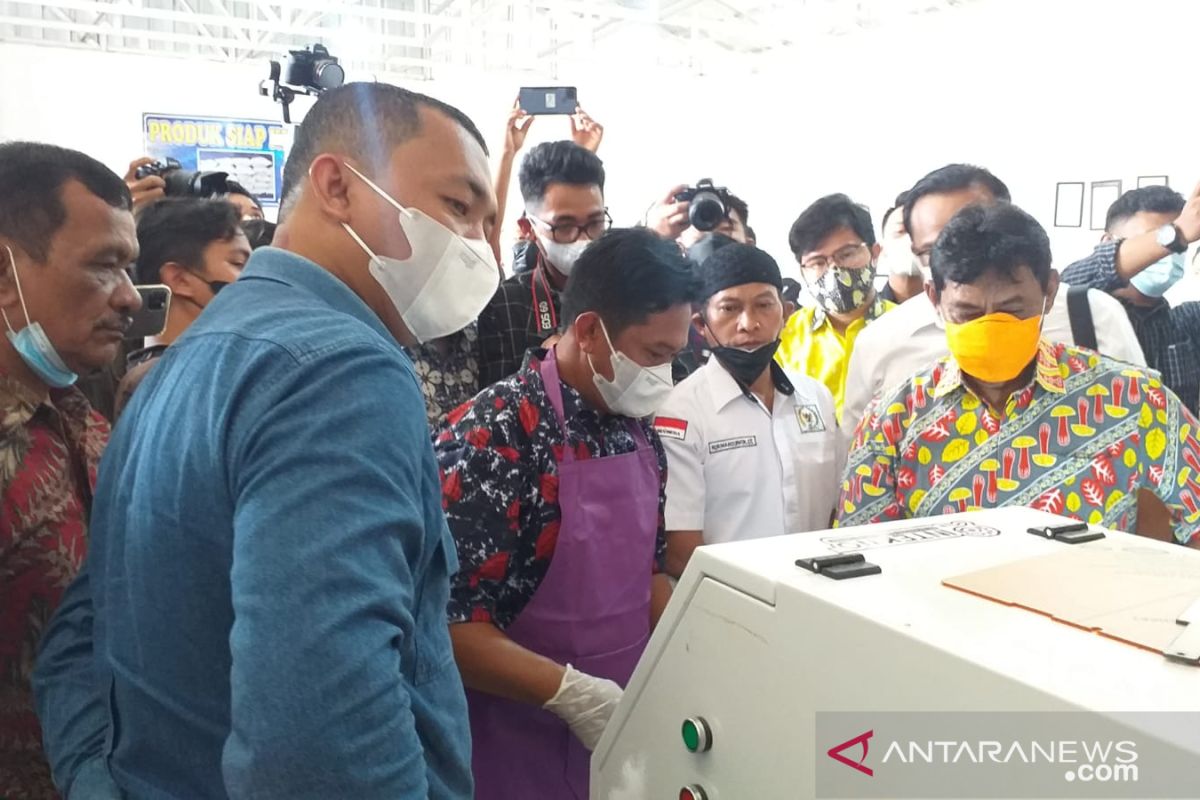 PT Timah serahkan bantuan mesin blower pembersih lada