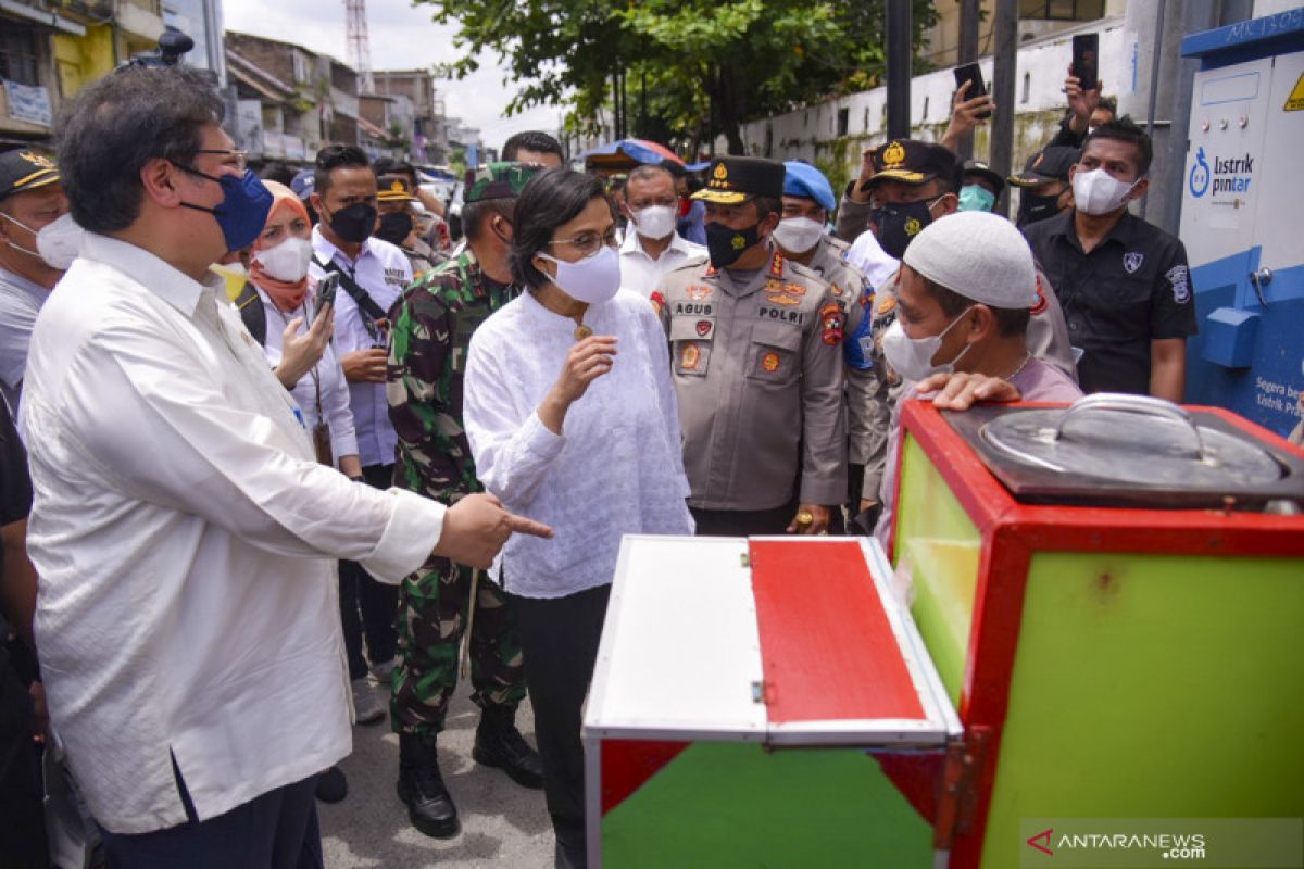 Sepekan, penambahan kapasitas "dine-in" mall hingga bantuan tunai PKL