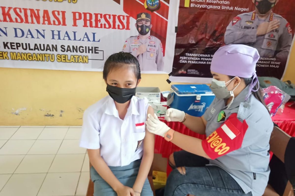 "Serbuan Vaksinasi" Polres Sangihe menyasar 124 pelajar Manganitu Selatan