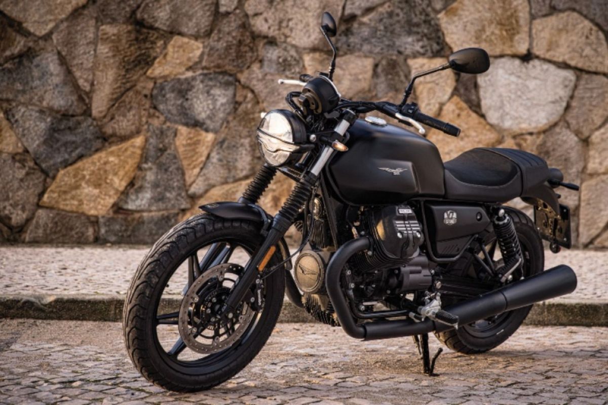 Moto Guzzi serahkan New V7 Stone kepada konsumen pertama Indonesia