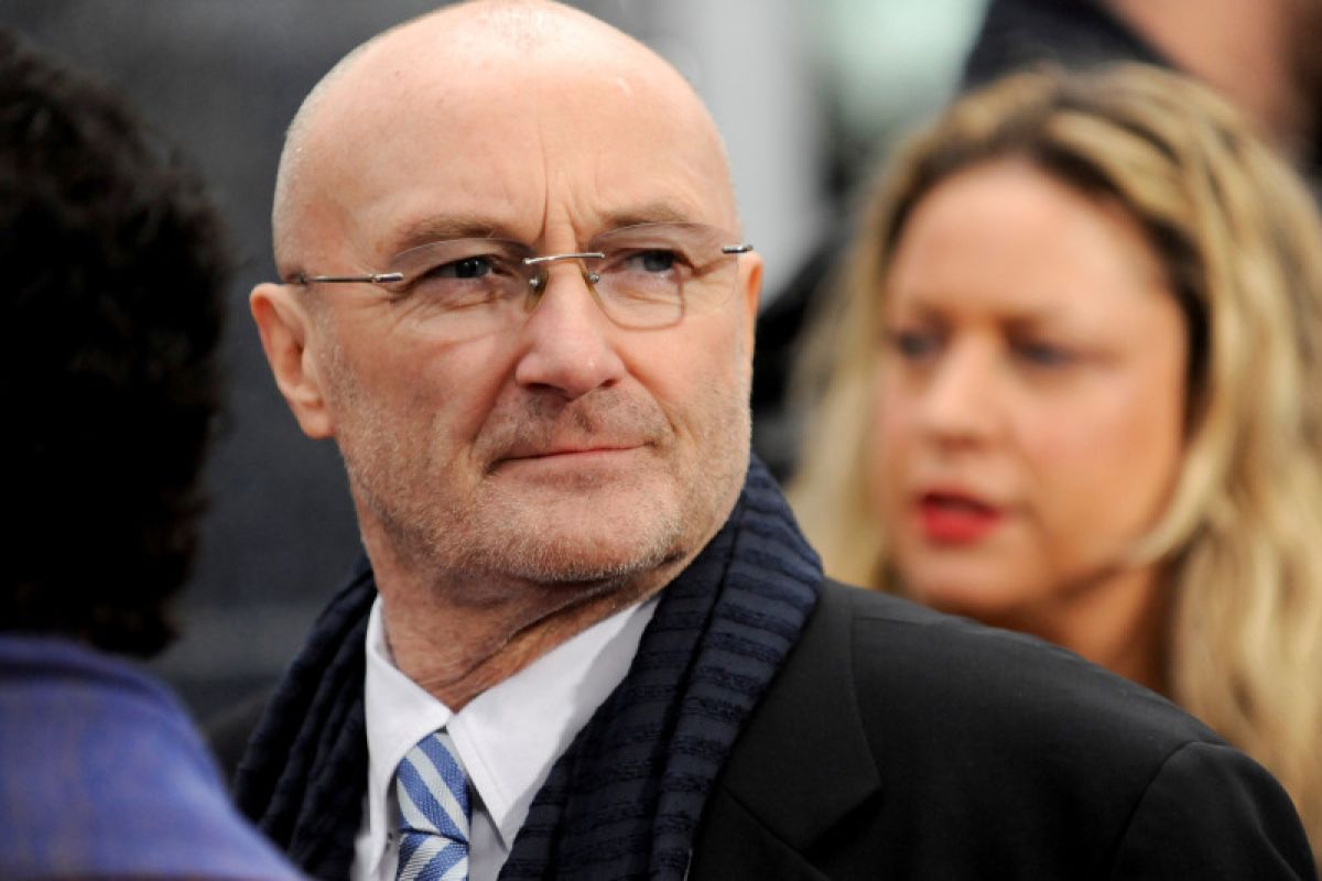 Ini penyebab Phil Collins kesulitan main drum lagi