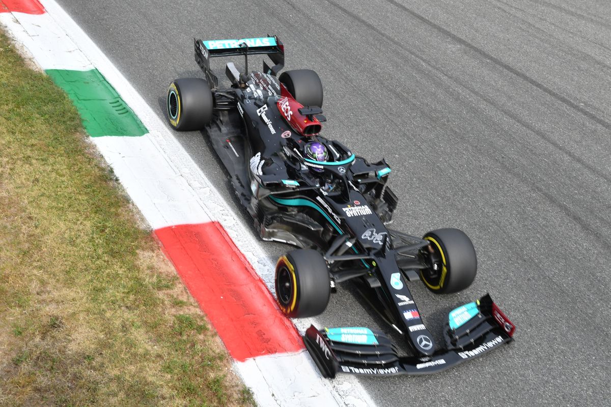 Hamilton 0,5 detik lebih cepat dari Verstappen di FP1 GP Italia