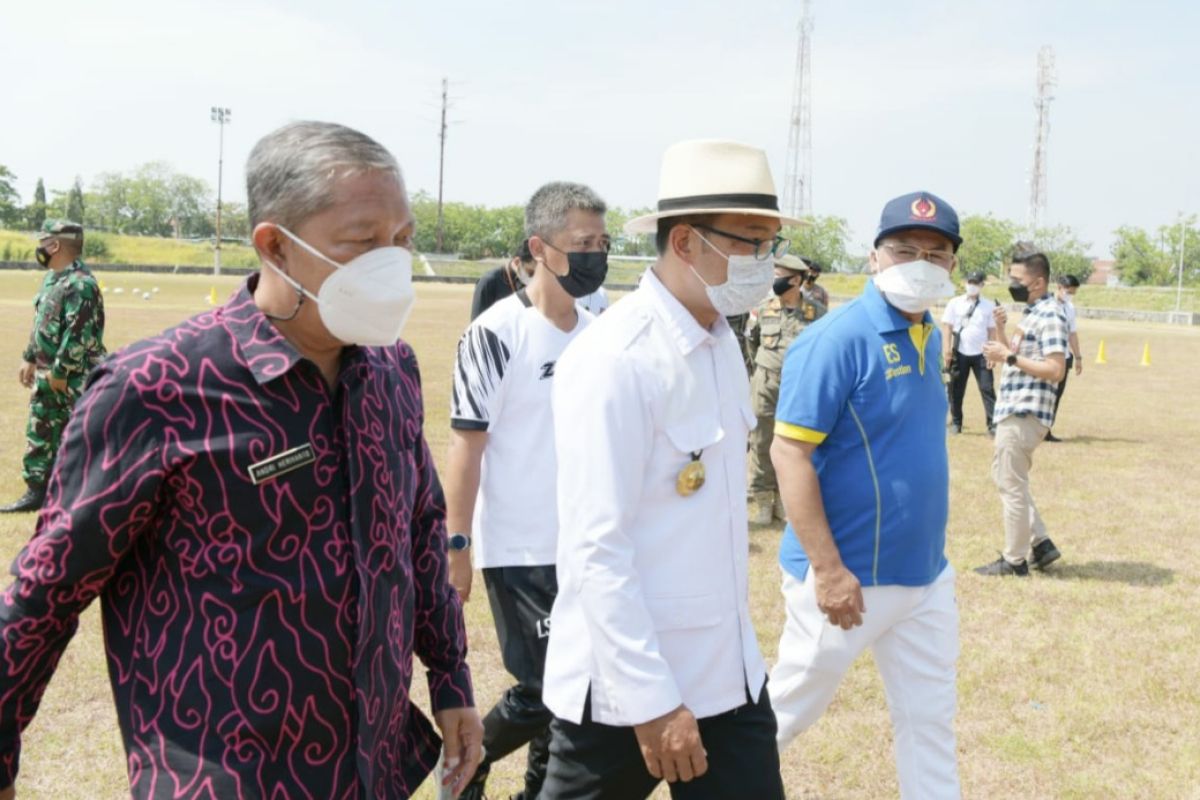 Ridwan Kamil beri motivasi tim sepak bola dan voli Jabar jelang PON