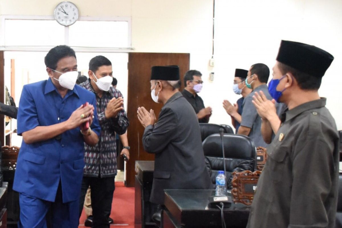 Wali Kota Kediri sampaikan usulan Raperda Retribusi untuk tingkatkan PAD