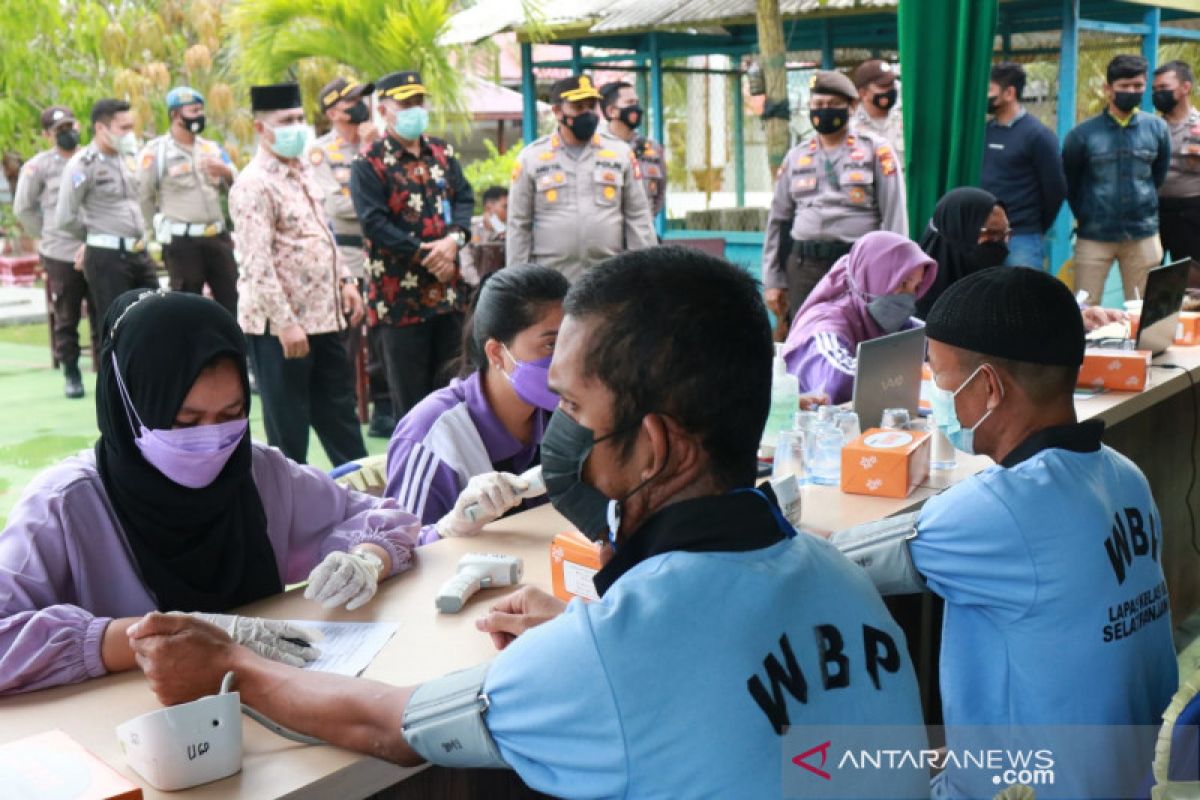 Warga binaan Lapas Selatpanjang jalani vaksinasi gelombang ketiga