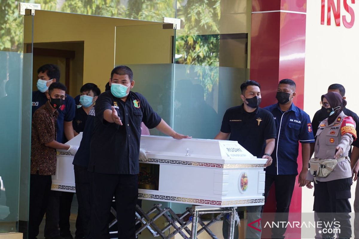 Kemenkumham serahkan dua jenazah korban kebakaran Lapas Tangerang pada pihak keluarga