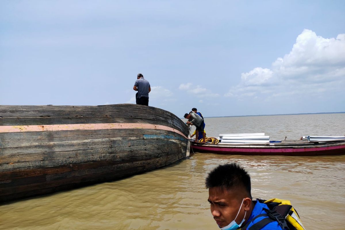 Polairud Tanjabbar bantu kapal pompong kandas di perairan Pulau Kijang