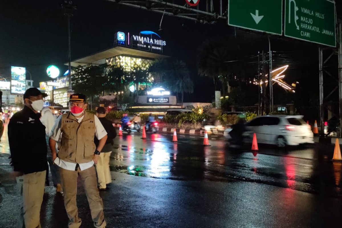 Petugas putarbalikkan sekitar 600 kendaraan di Jalur Puncak Bogor