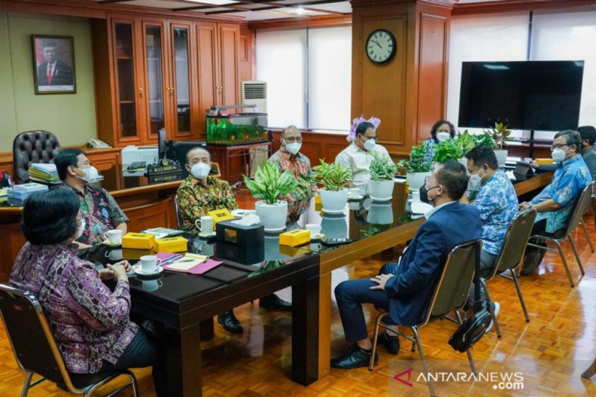 Menteri LHK mengajak PWI  gaungkan isu kepedulian lingkungan di HPN