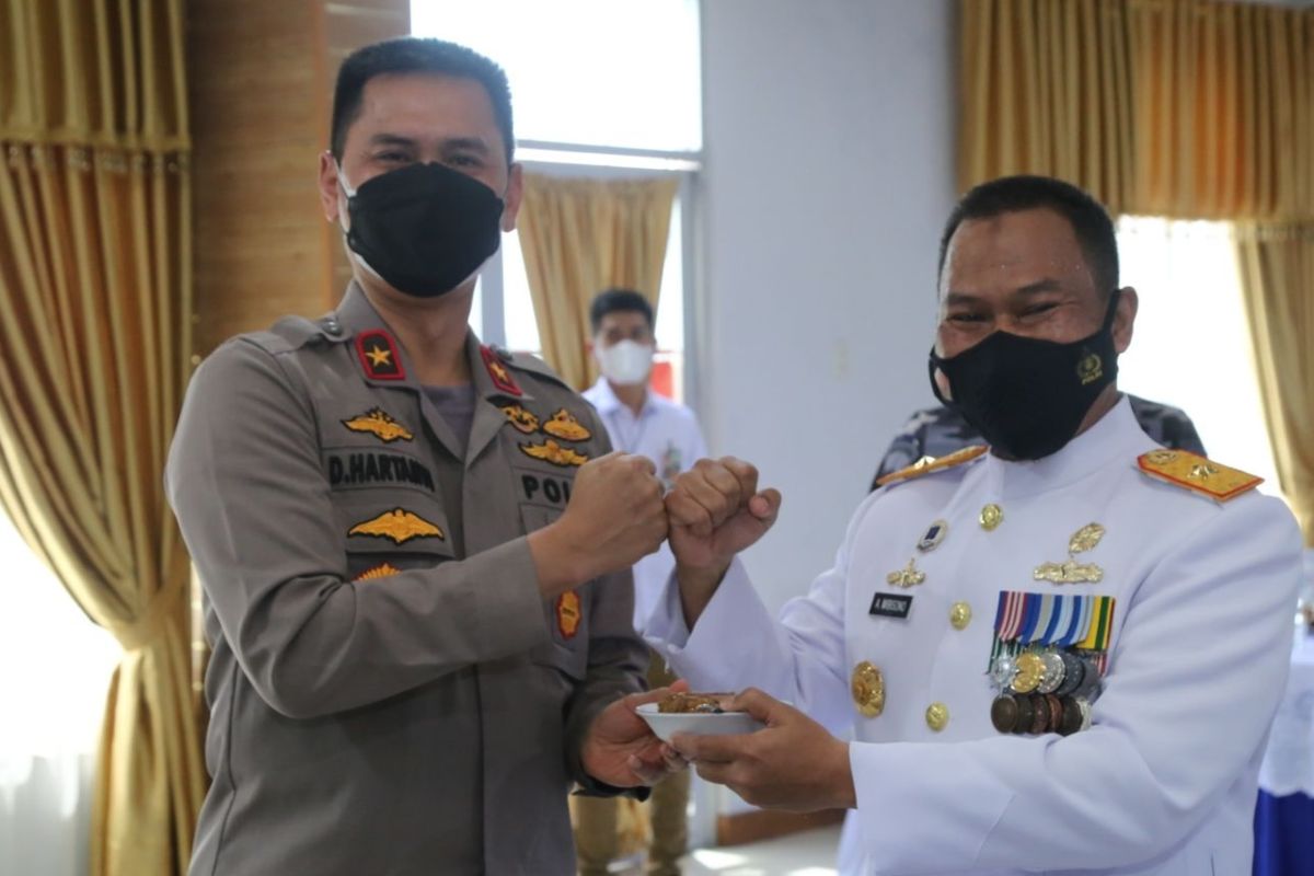 Waka Polda Sumut beri kejutan di HUT TNI AL ke-76