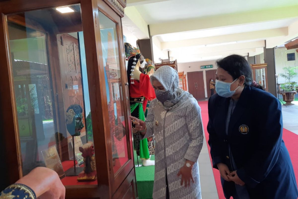 Wali Kota Mojokerto jadikan rumah dinas tempat pameran topeng panji