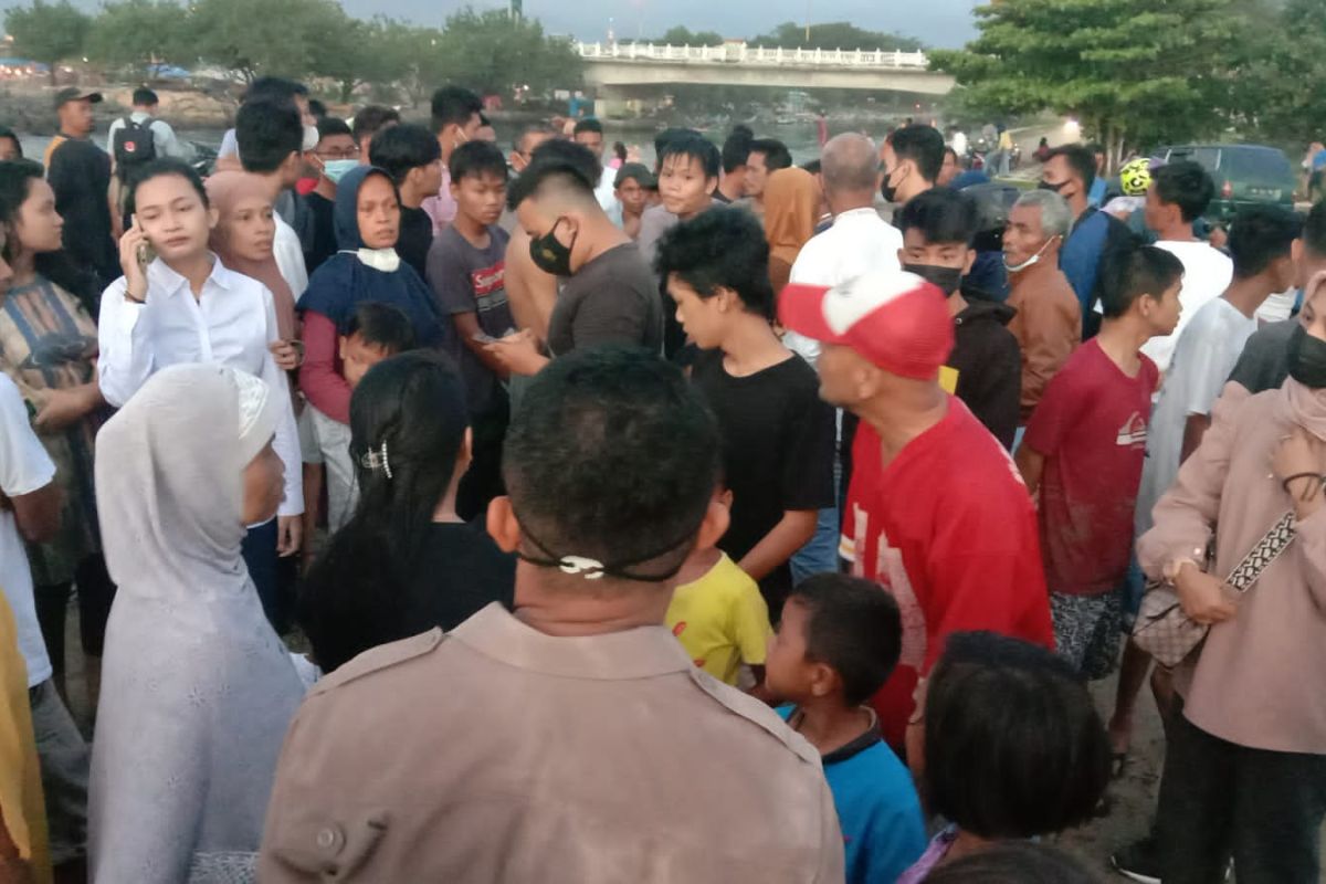 Tim SAR cari dua anak hanyut di Pantai Padang