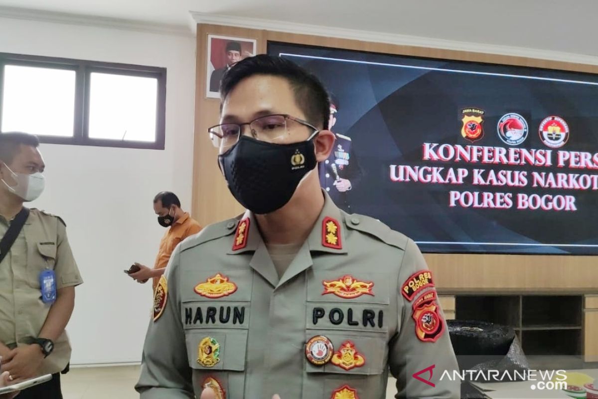 Polisi periksa plat hingga STNK penerapan ganjil-genap di jalur Puncak