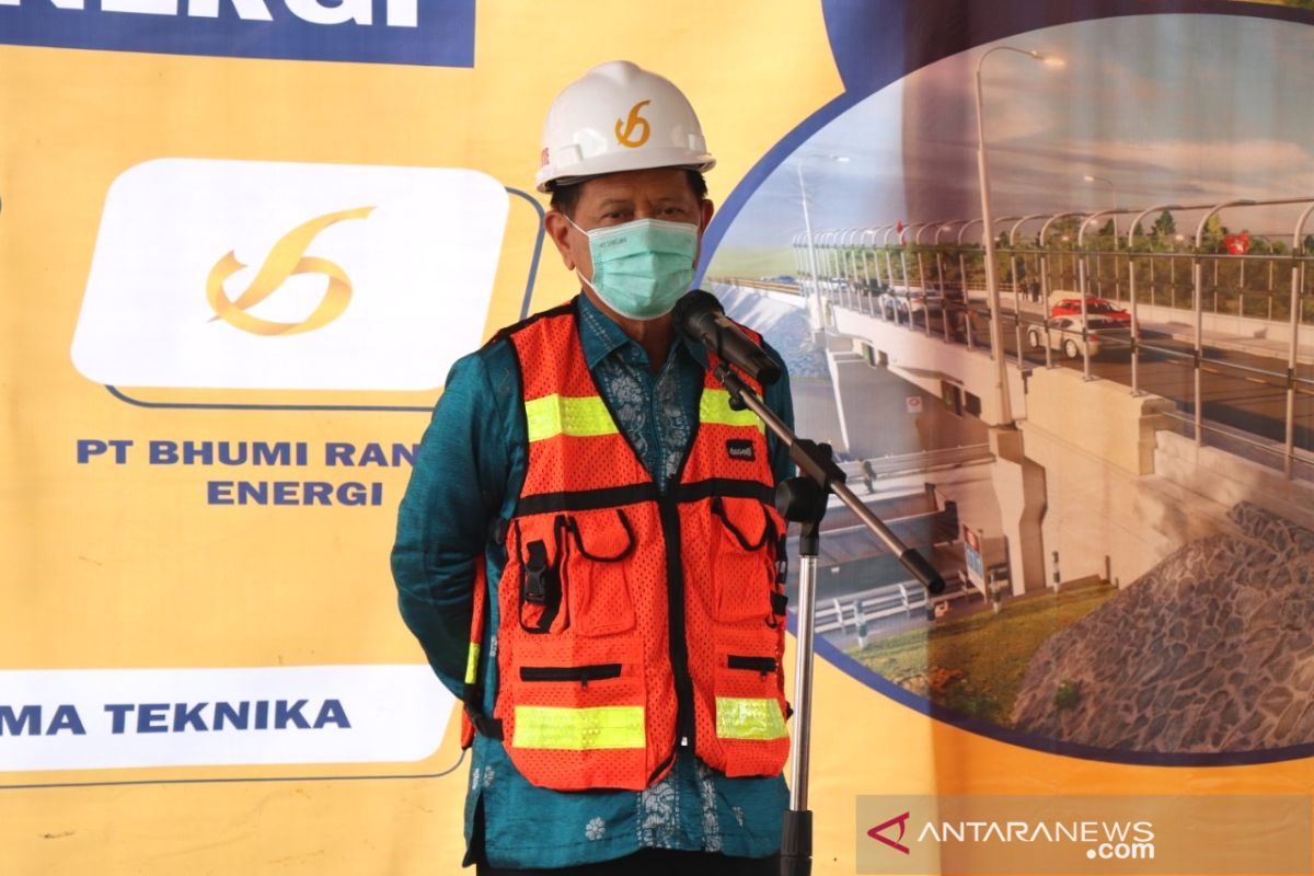 Bupati Tapin secara simbolis mulai pembangunan underpass milik PT BRE