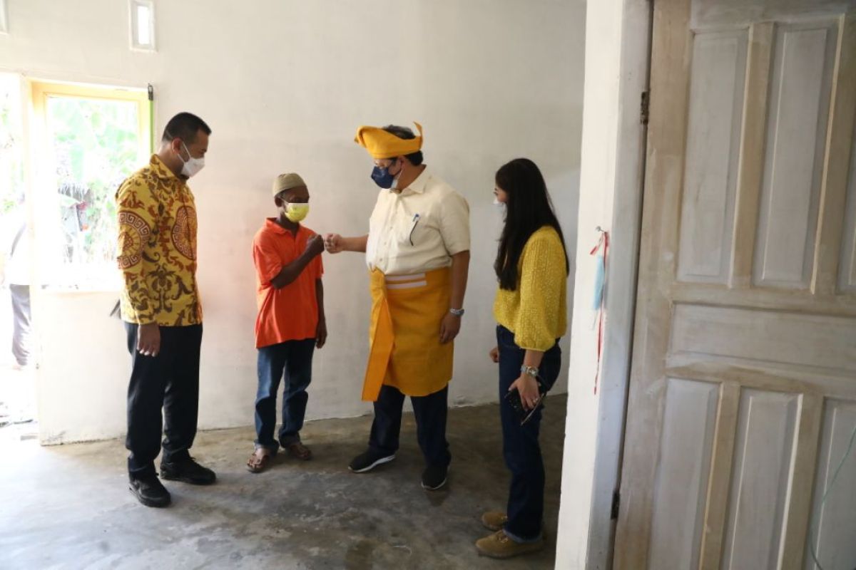 Bedah 24 rumah warga, Airlangga Hartarto apresiasi DPD Golkar Sumut