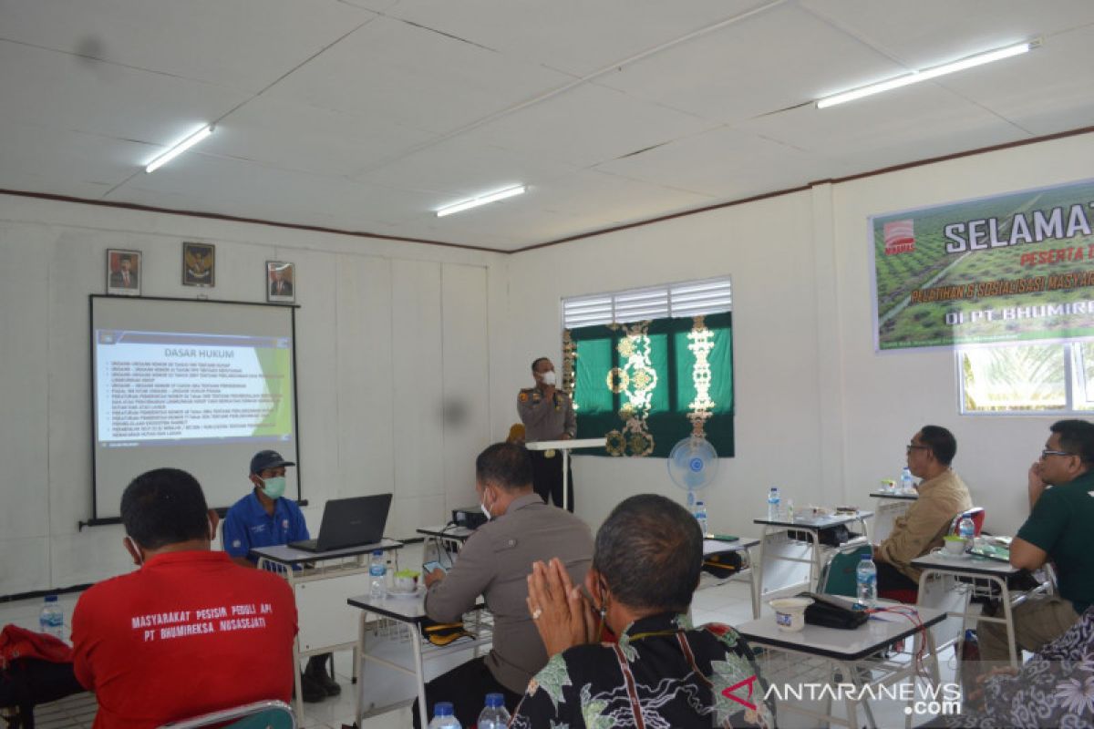 Ratusan nelayan Riau dilatih cara tangani Karhutla