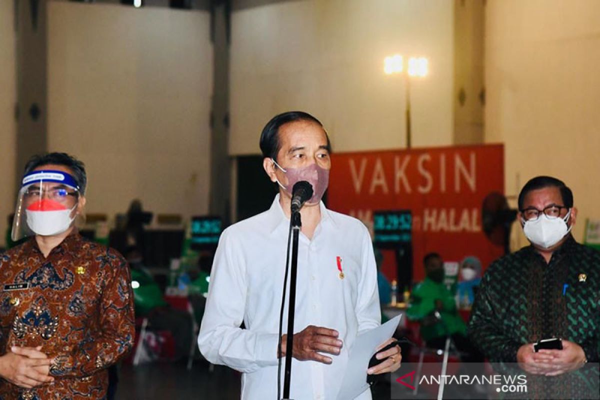 Presiden Jokowi ingin pastikan vaksinasi massal berjalan di seluruh provinsi