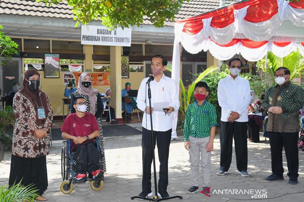 Presiden Jokowi tinjau vaksinasi untuk 375 pelajar SLB di Yogyakarta