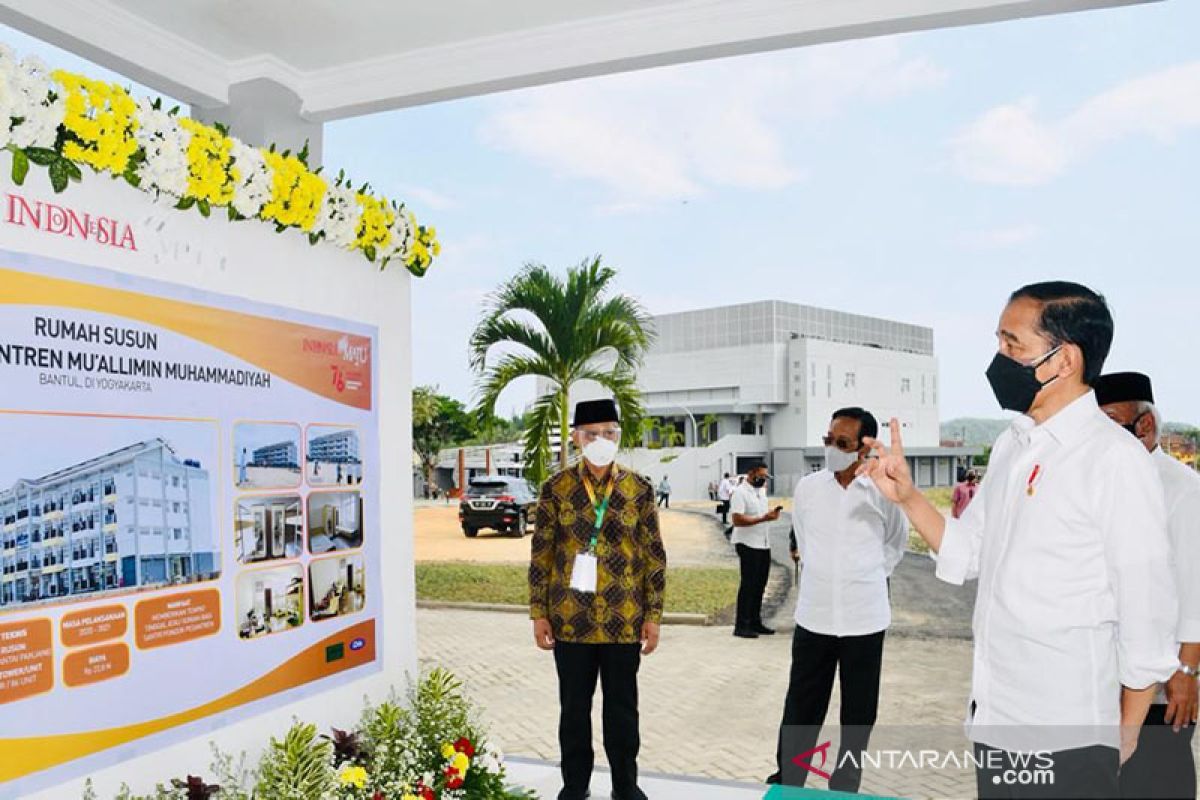 President Jokowi visits Central Java to review vaccination program